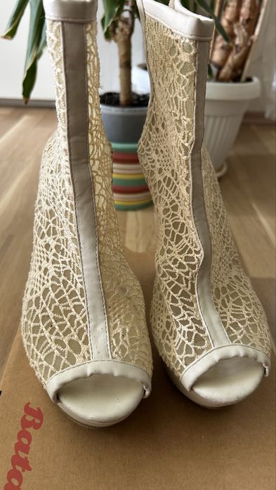 Дънкова пола - практична S размер + Дамски летни обувки - 40 номер