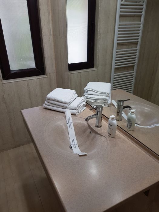 Închiriem vila în imediata apropiere a statiunii Sinaia...1500 lei