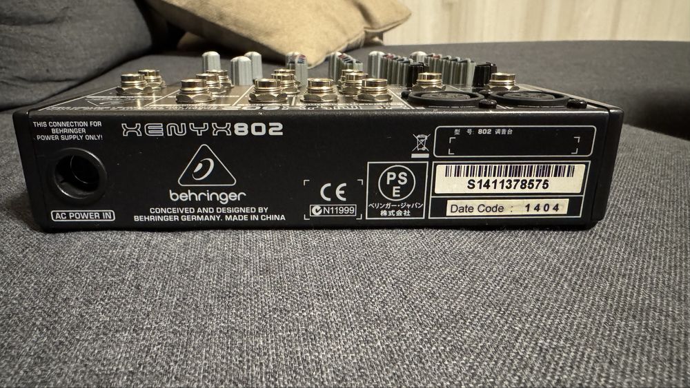 Миксер Behringer xenyx802