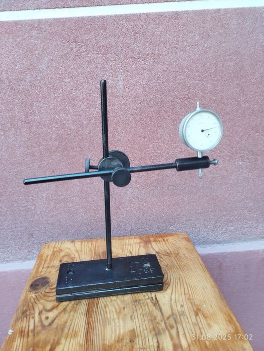 Индикатор часовой на стойке