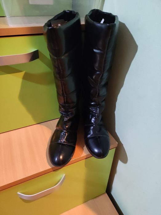 Дамски ботуши на марката Calvin Klein