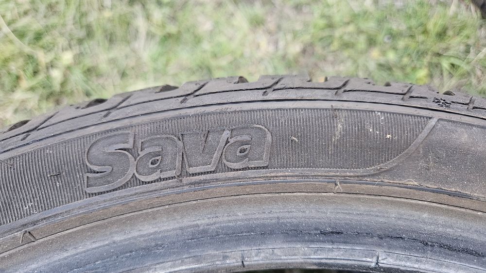 2бр като нови гуми 225 40 18 сава