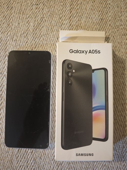 Телефон работещ с напукано стъкло