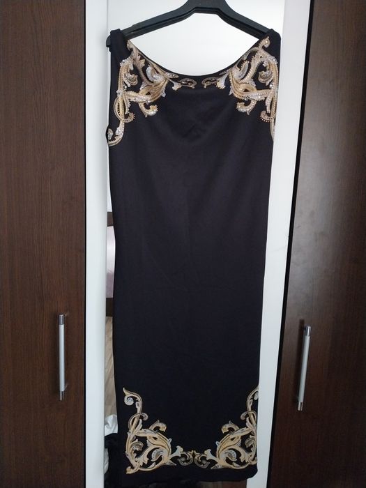 Рокля  с ефектен гръб от тюл