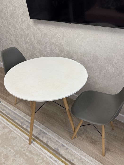 Стол и 2 стула, покупали в прошлом году