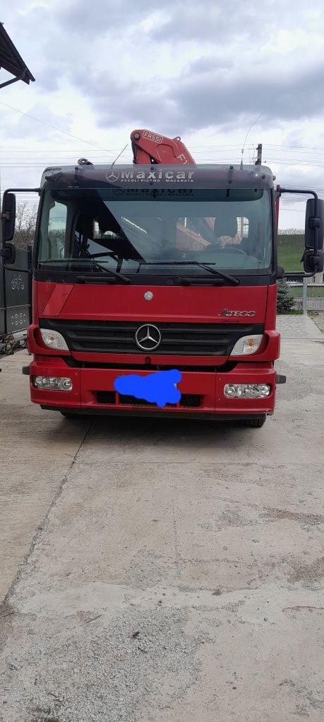 Mercedes atego cu macara