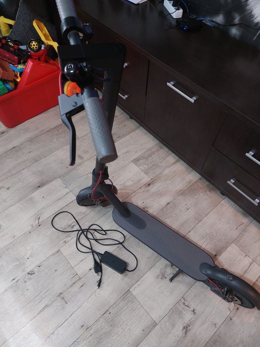 Продам электросамокат Mijia Electric Scooter 1S (б/у)