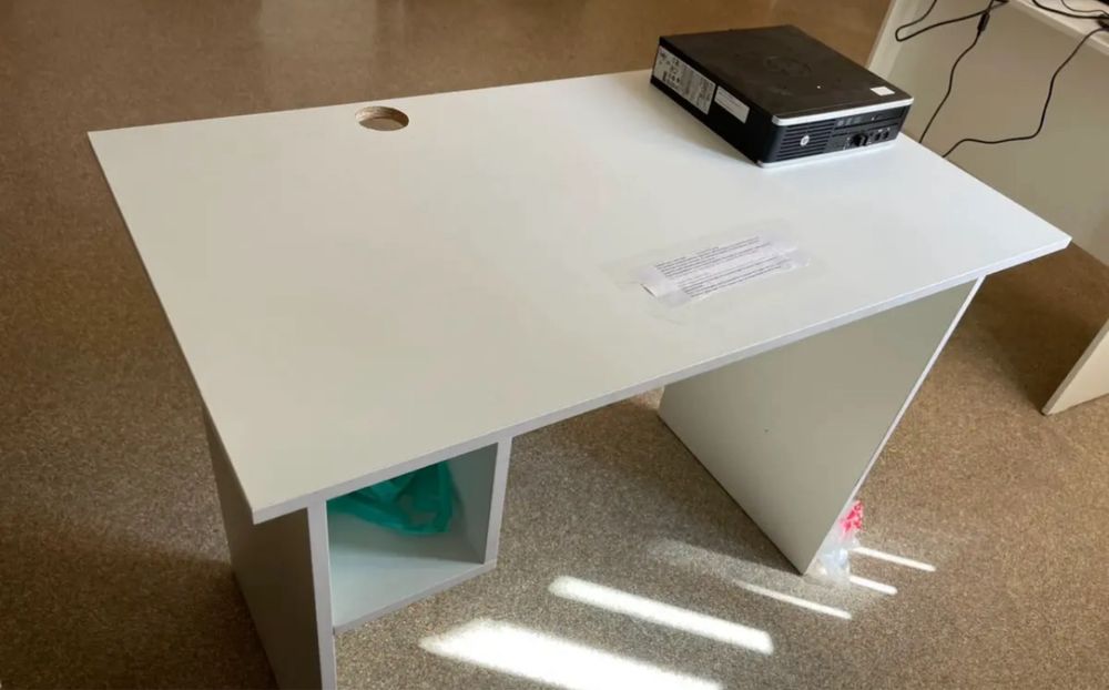 Продам гладилку,вешалку, комп, стол, утюг