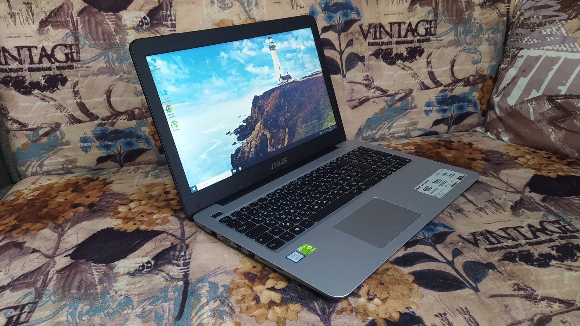 Laptop Gaming Asus X556 i7-7500U 8GB DDR4 Nvidia 940MX 2GB Windows 10