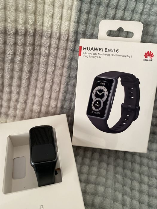 Продам электронные часы Huawei Band 6