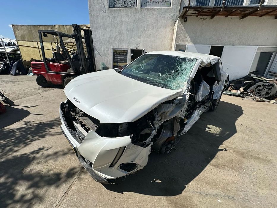 Dezmembrari Peugeot 2008 / 1.2 Benzina / 2023