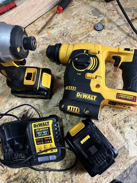 Set scule Dewalt rotopercutor