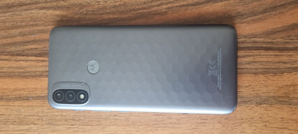 Продавам Motorola  Е 20