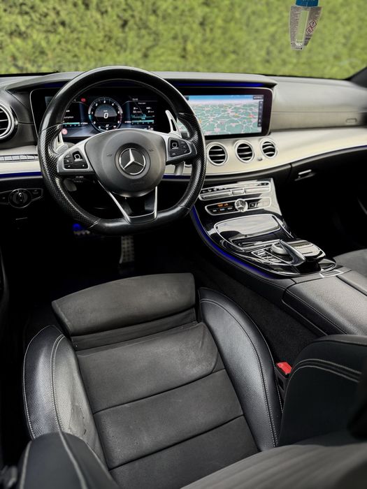 Mercedes E220, pachet AMG, 9G tronic, Tableta mare, 360, head-up