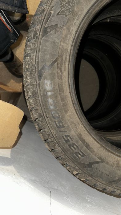 Продам зимние шина размер 235/60/ R18