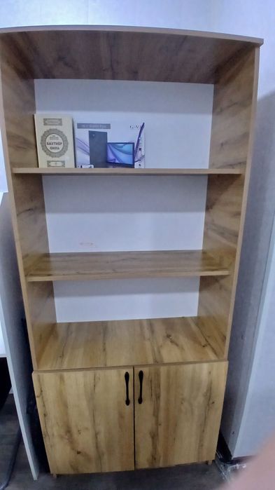 Shkaf va stol ofisnoy