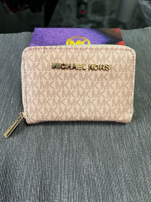 Portofel de Damă Michael Kors – Eleganță și Funcționalitate