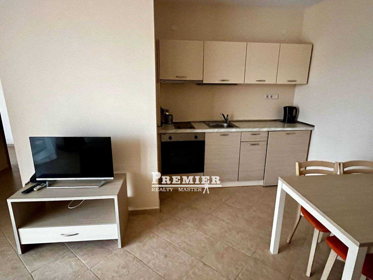 Продава се Двустаен апартамент в к.к. Слънчев бряг - 65 кв.м за 1154 €/кв.м - Снимка #6