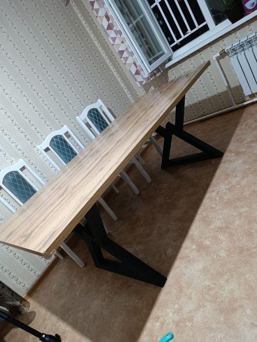 Продам обеденный стол в отличном состоянии, размер 200×90×75,