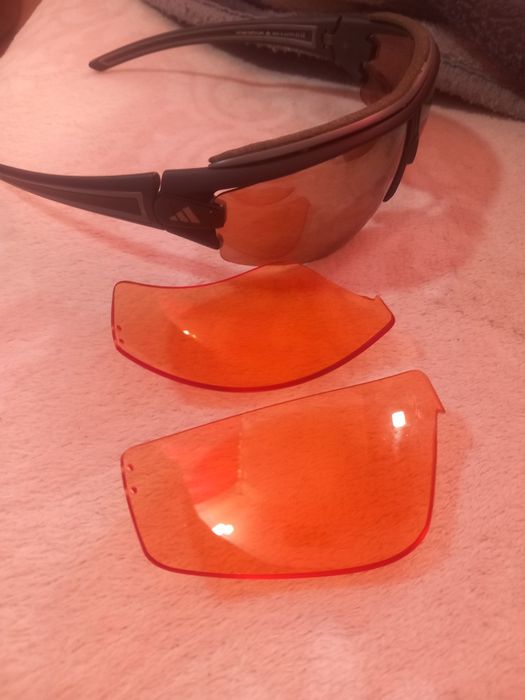 Vand ochelari originali  cu duble lentile  adiddas la un pret foarte b