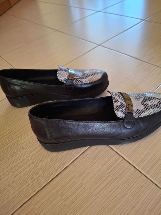 Обувки с платформа