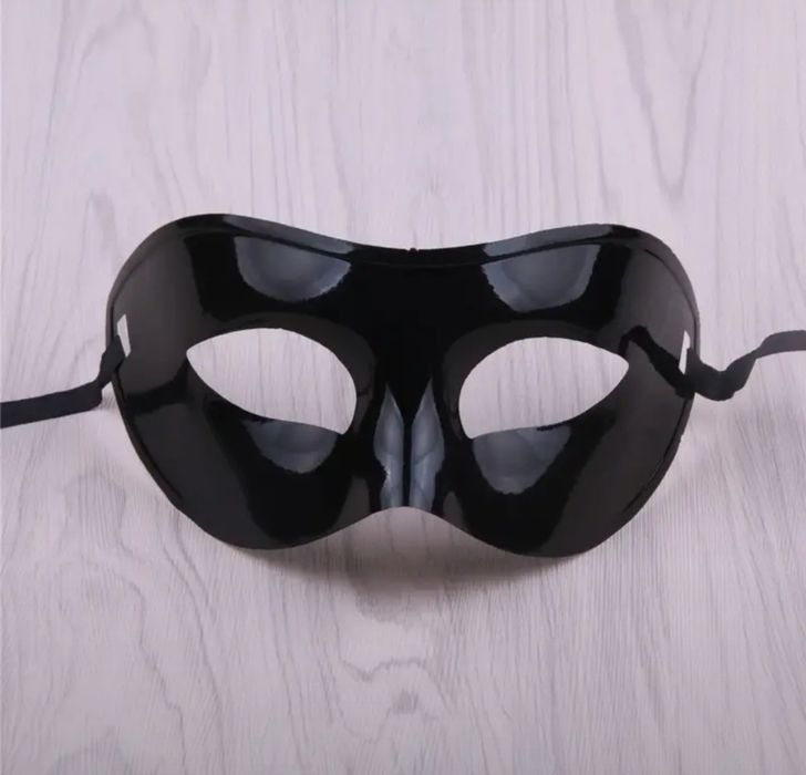 Маски карнавальные мужские и женские