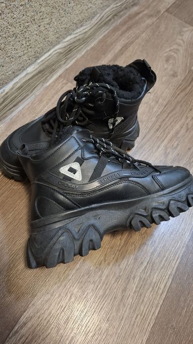 Тёплые ботинки  Crosby.