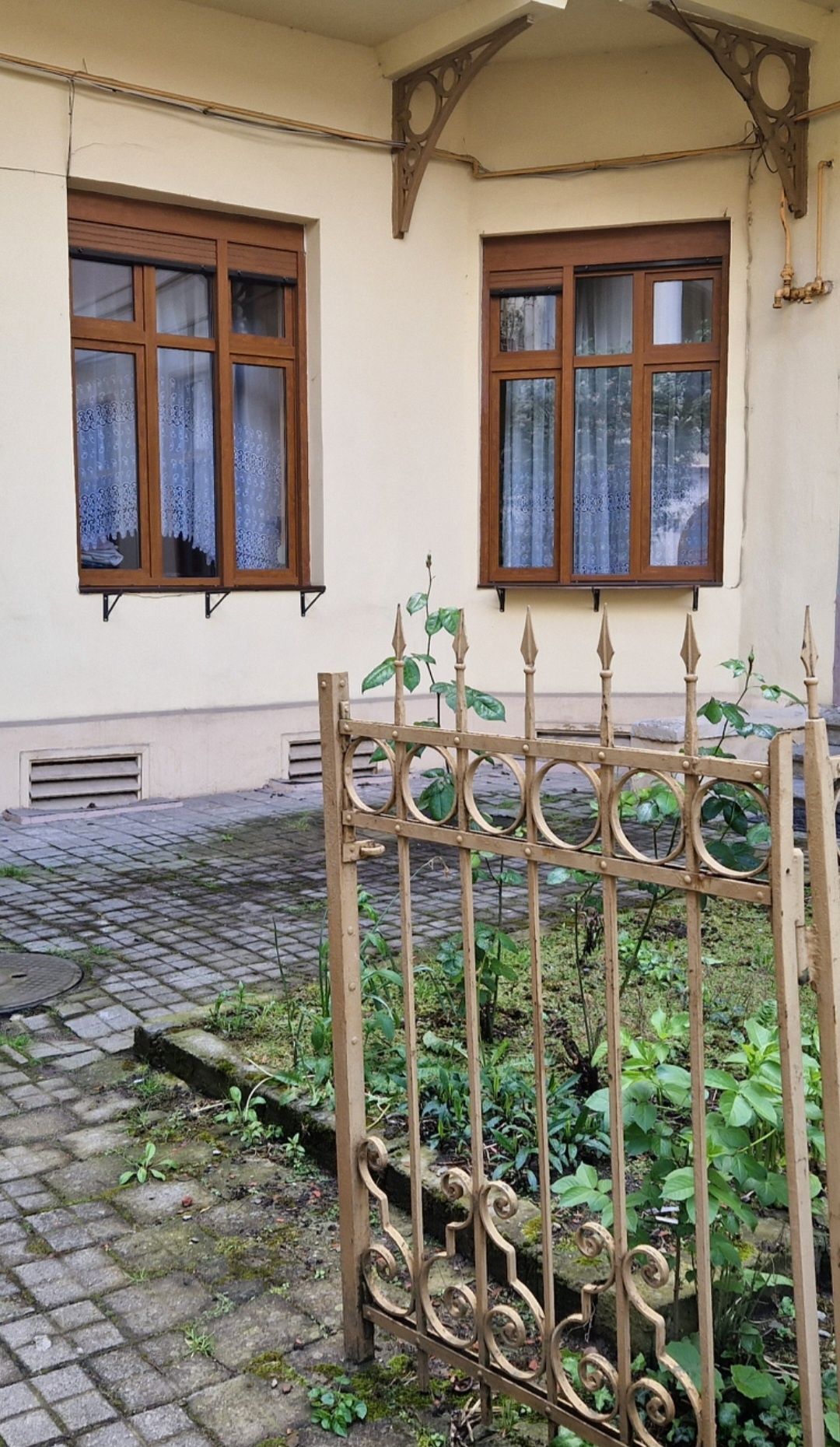 Apartament cu 4 camere si curte individuala in Sibiu,ZONA 0,Centru.