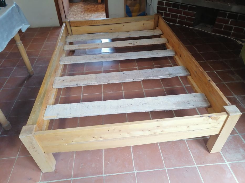 Легло спалня от масив дърво