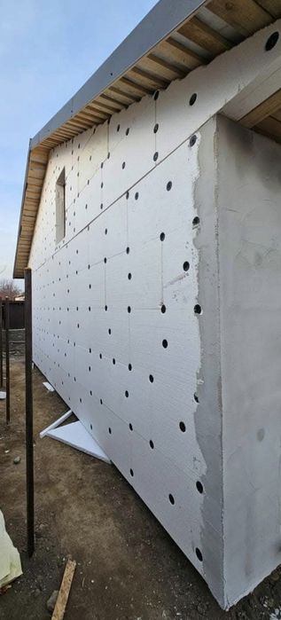 Vand casa pe structura metalica