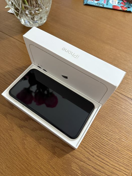 iPhone 11, 128 гб в белом цвете