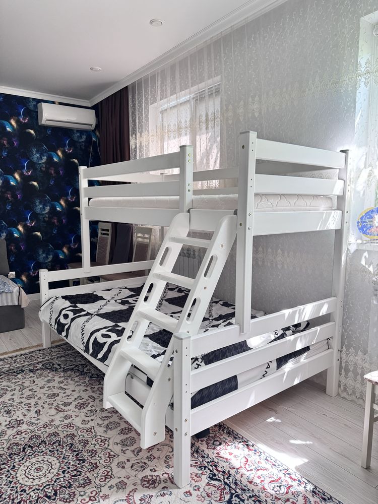 Продам б/у двухъярусную кровать