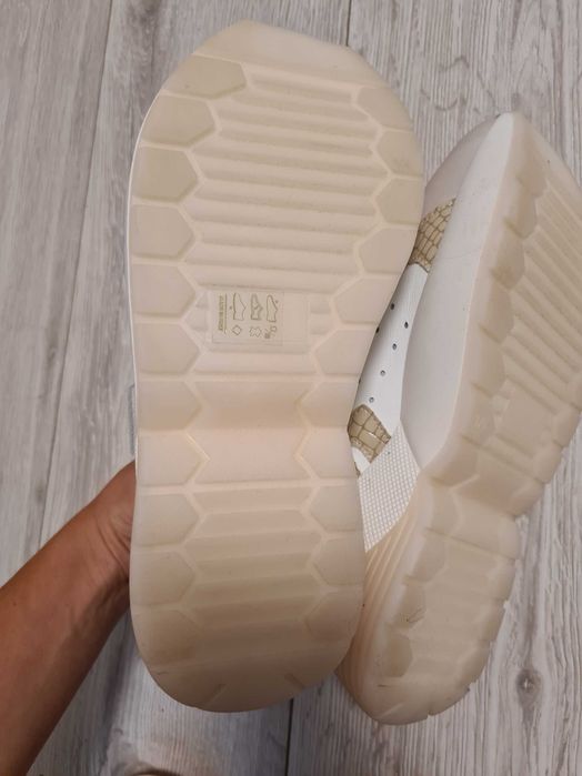 Чисто нови обувки естествена кожа/маратонки телешка кожа