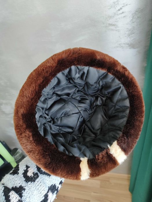 Vând căciulă de damă blană naturală