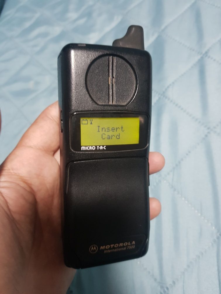 Vand tel foarte vechi pt colecție moto7500