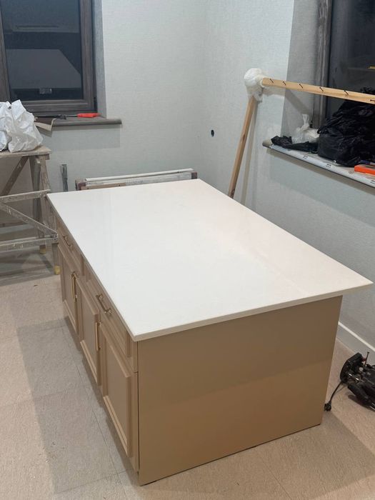 Stoleshnitsa kvarts quyma tosh