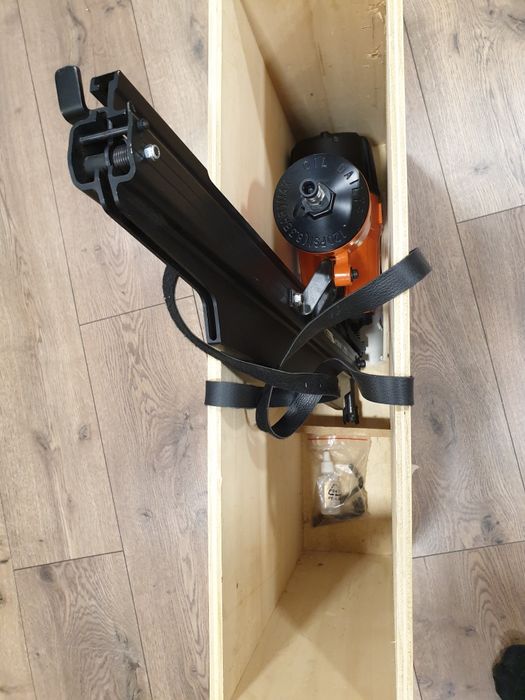 Vand pistol pneumatic pentru cuie in banda la 20⁰ Reich 3555 ca nou