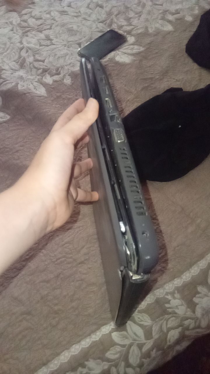 Hp Noutbooki ekran ishlamidi Zapchastga olib qosela boladi