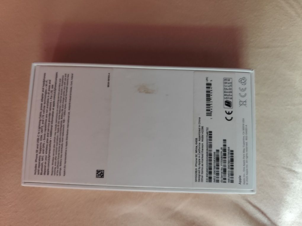 Iphone SE2020 с калъф, стъклени протектори и зарядно