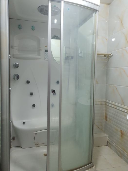 Продам квартиру Сергели 8 5 ком 1 этаж .