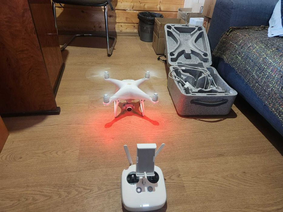 Drona DJI Phantom 4, Alb, Cutie Originala, Accesorii Complete