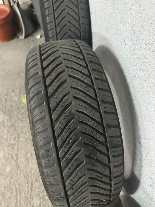 Гуми за лек автомобил