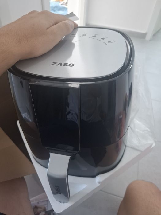 Fripteuza cu aer cald