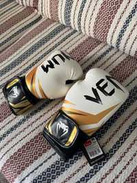 Боксерские перчатки VENOM