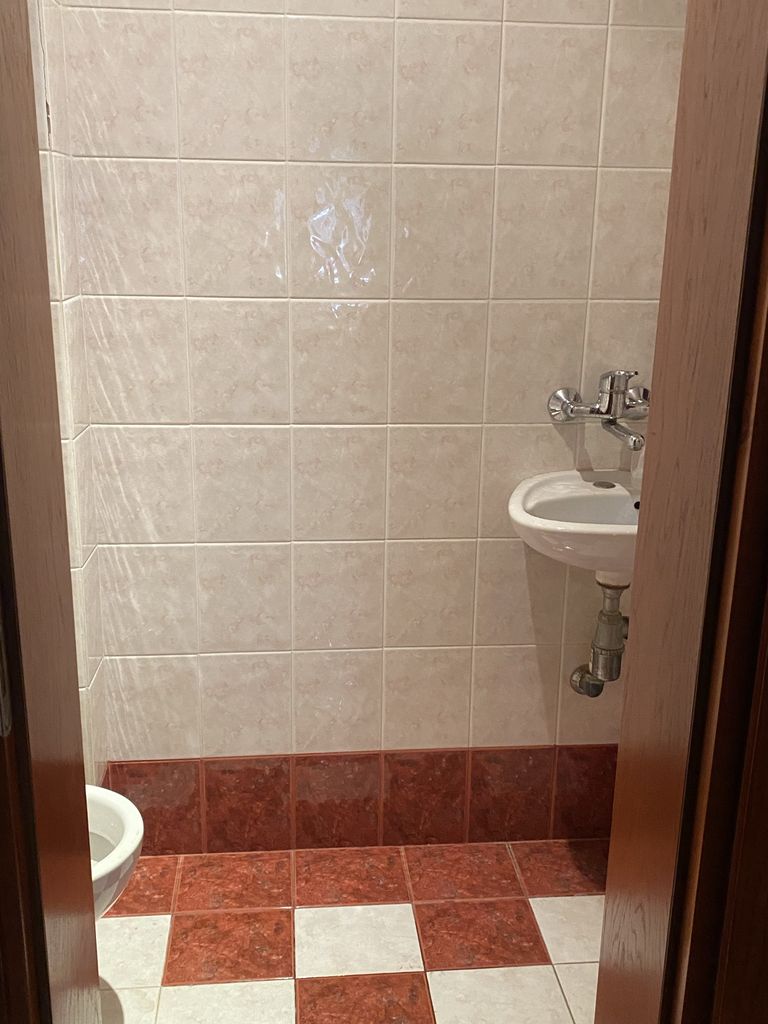 Продава се Четиристаен апартамент в Русе, Дружба 2 - 110 кв.м за 982 €/кв.м - Снимка #2