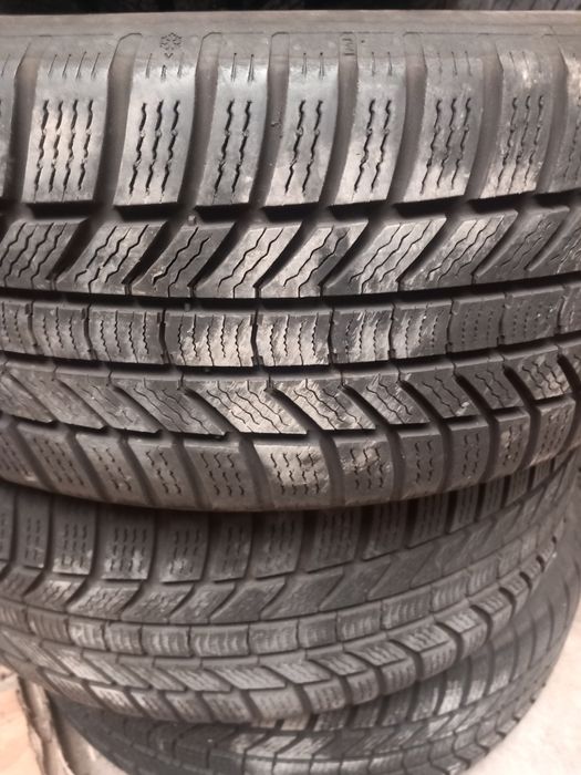 Anvelope de iarna 215 55 17