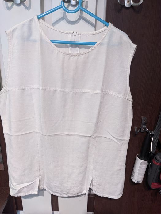 Bluze damă șapte bucăți .de la  10 lei la 15 lei.