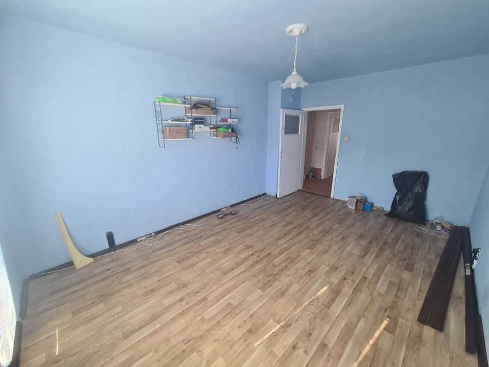 Дава се под наем Тристаен апартамент в Бургас, Зорница - 80 кв.м за 275 € - Снимка #2