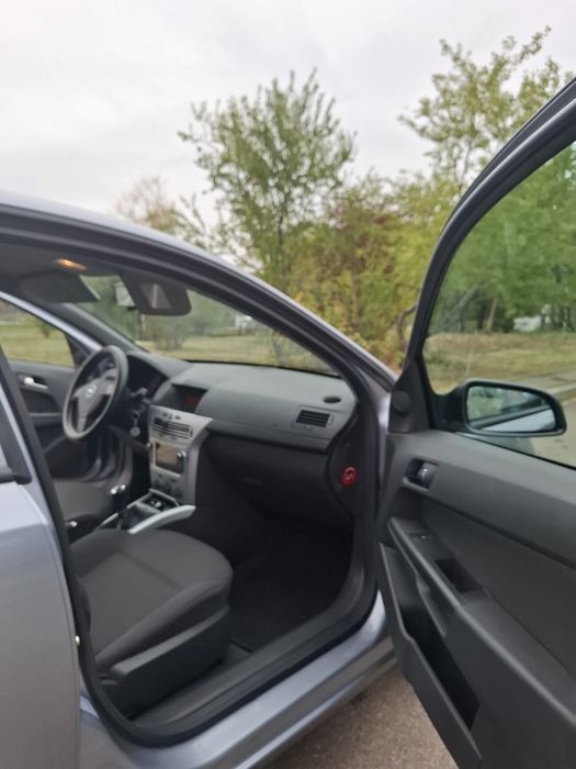 Opel Astra H Sedan