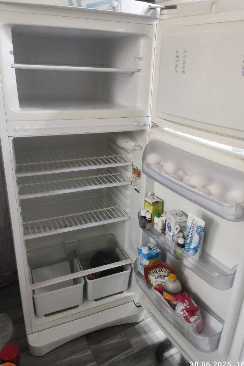 Продаётся холодильник INDESIT